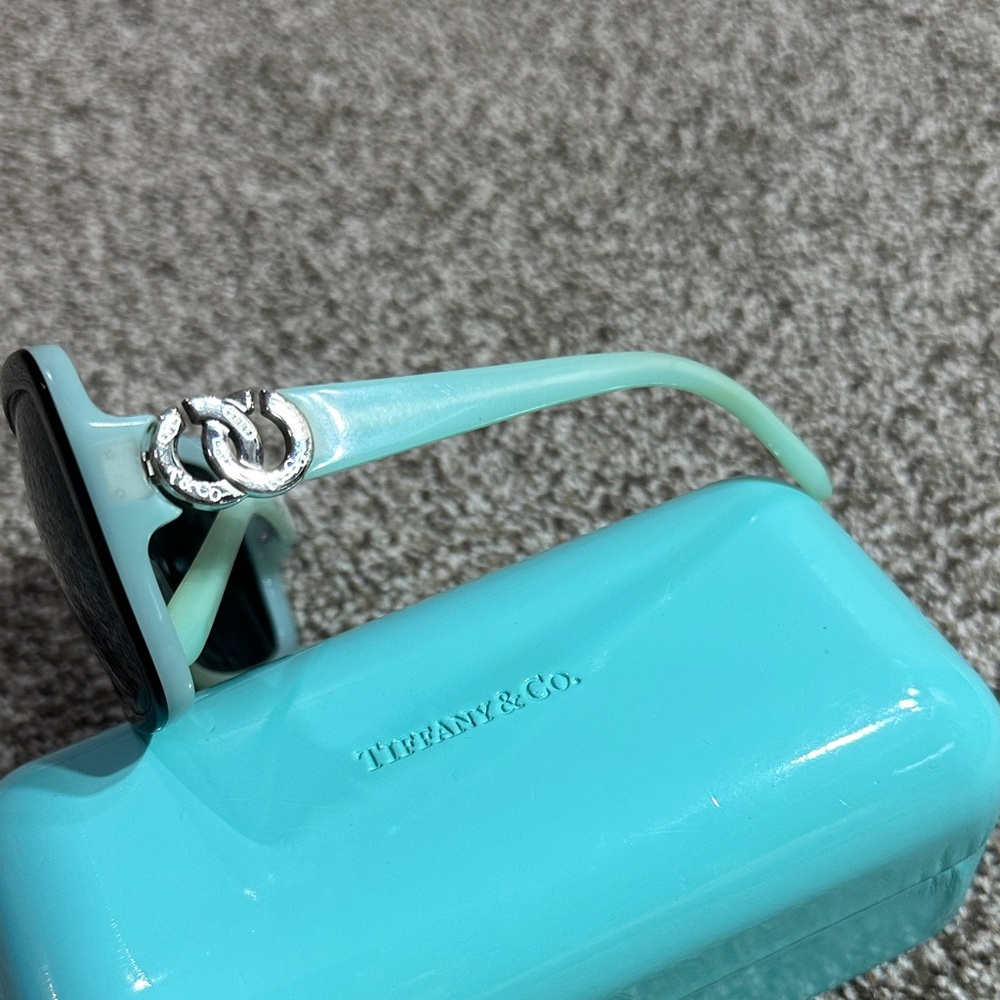 Tiffany & Co. Black Oversized Women's Sunglasses with Tiffany Blue Case - Picture 5 of 14